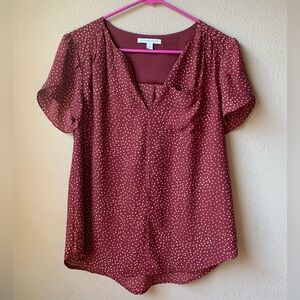 41 Hawthorne blouse. Maroon/tan dots. Size M.